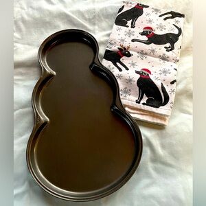 Wilton snowman cookie cake  pan and pup Christmas’s towel! Both new